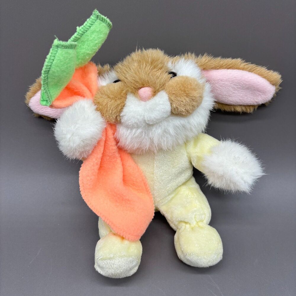 Vintage 1993 Commonwealth Bunny Rabbit Plush Squeaker Holding Carrot Blanket 7"